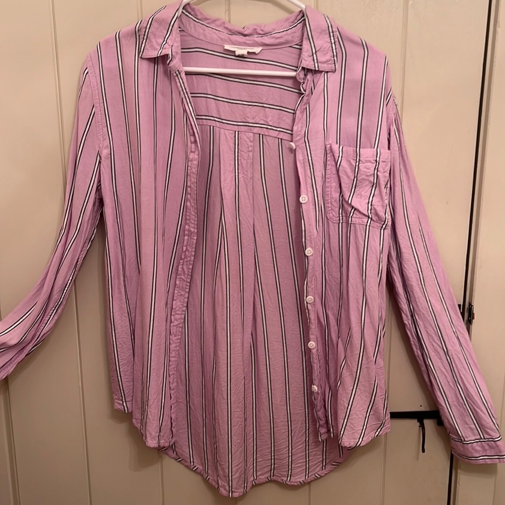 Beach lunch lounge purple button up